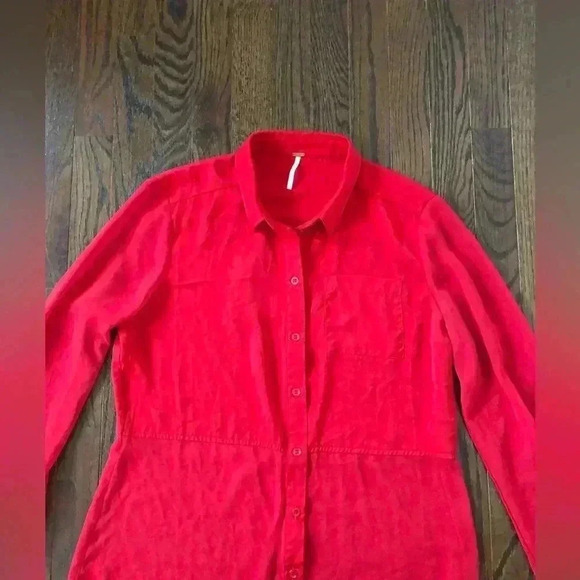 Free People Women’s S Red Button-Down Tulip Back Blouse w/Sheer Sleeves/Bottom - Picture 4 of 13